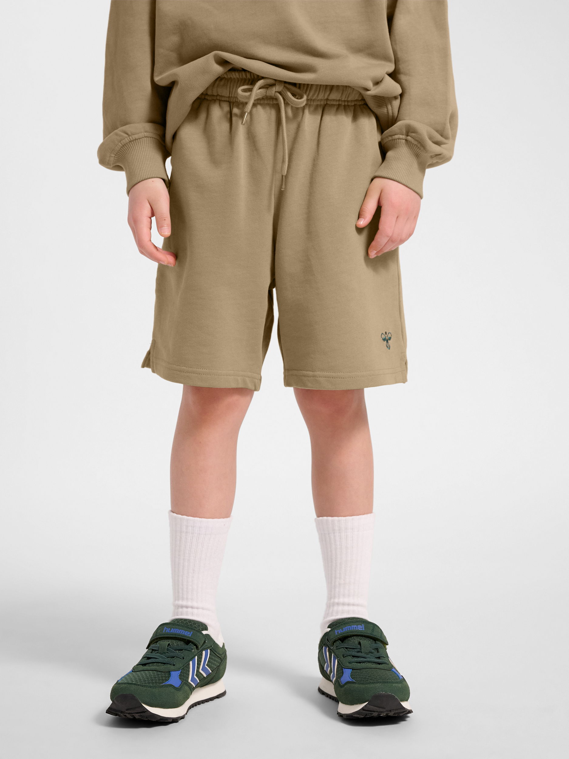 hummel JR JUMP BOXY SWEAT SHORTS - SILVER MINK | hummel.net