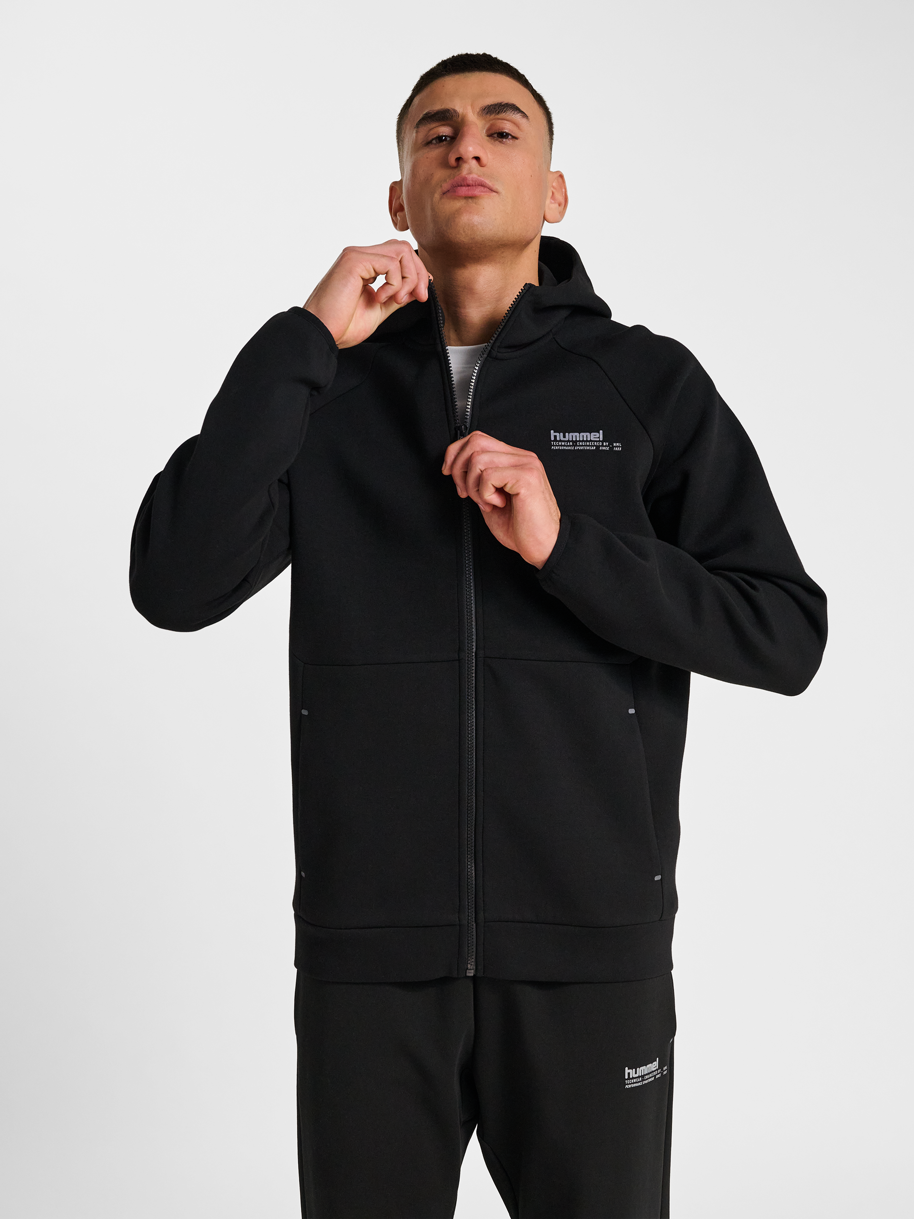 hummel TECH FLEECE REGULAR ZIP HOODIE - BLACK | hummel.net