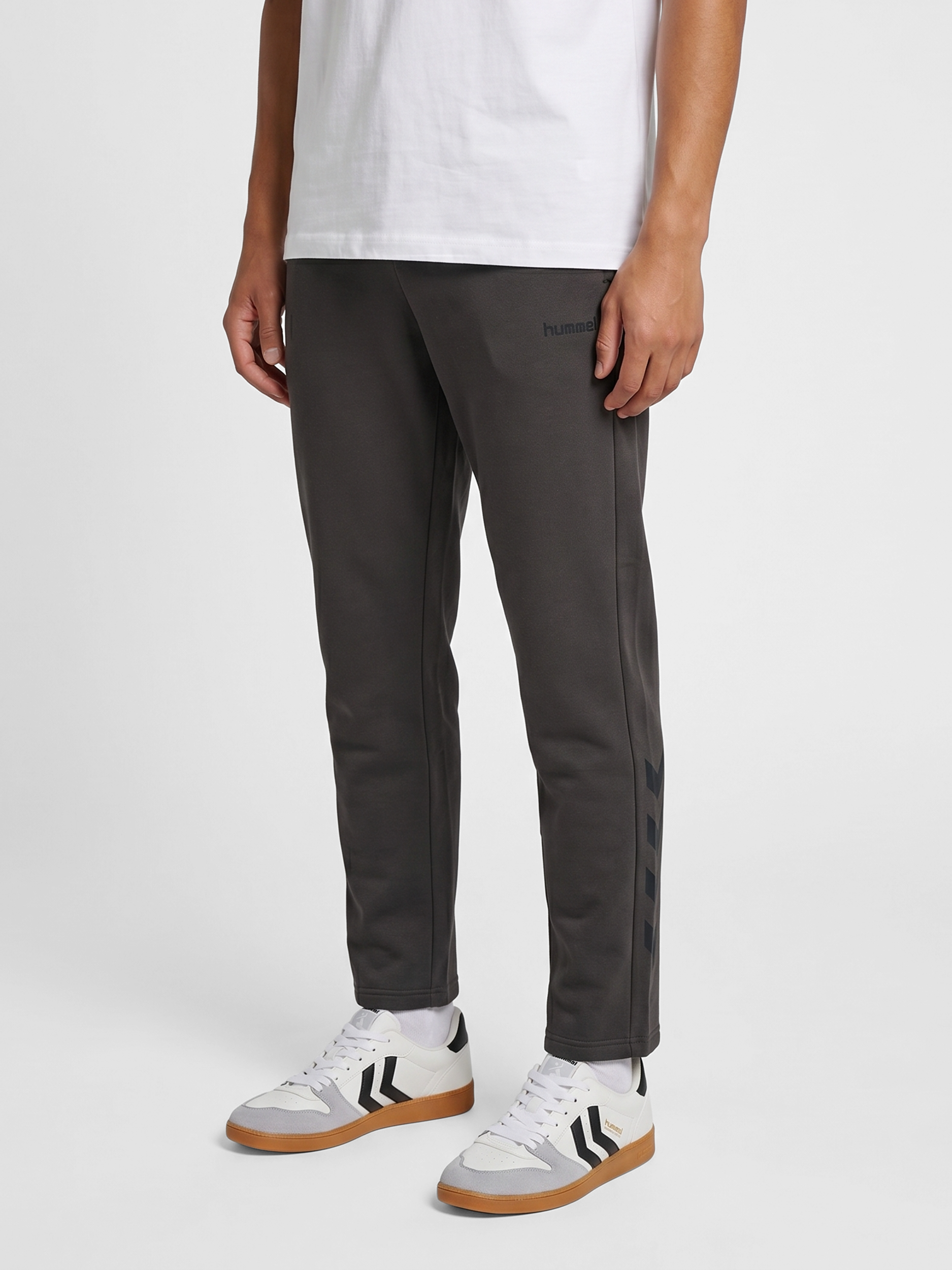 hummel KEEPER CHEVRON SWEAT PANTS - SHALE | hummel.net