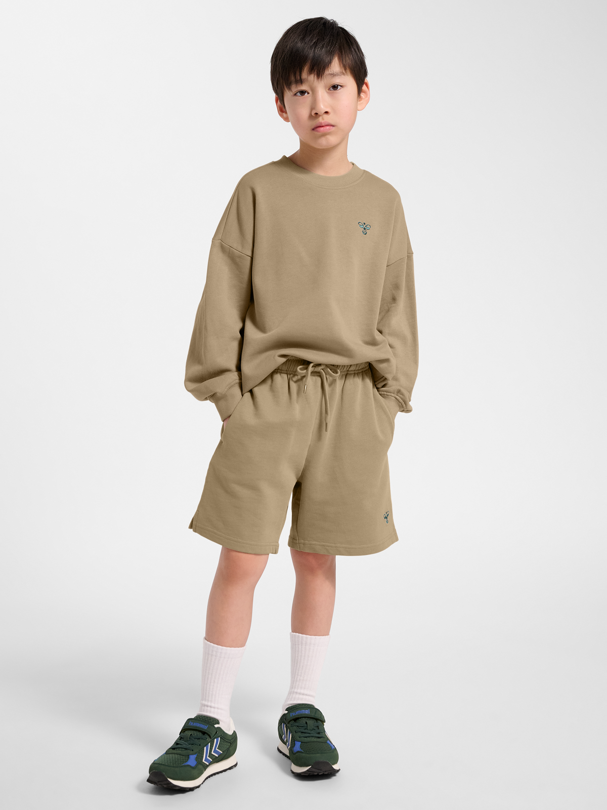 hummel JR JUMP BOXY SWEAT SHORTS - SILVER MINK | hummel.net hummel JR JUMP BOXY SWEAT SHORTS - SILVER MINK | hummel.net