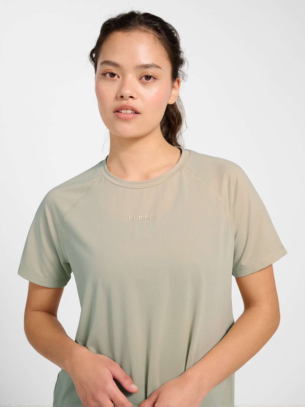 hmlVERA TECH T-SHIRT S/S