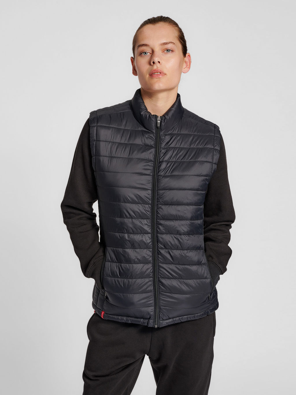 hmlRED QUILTED WAISTCOAT WOMAN