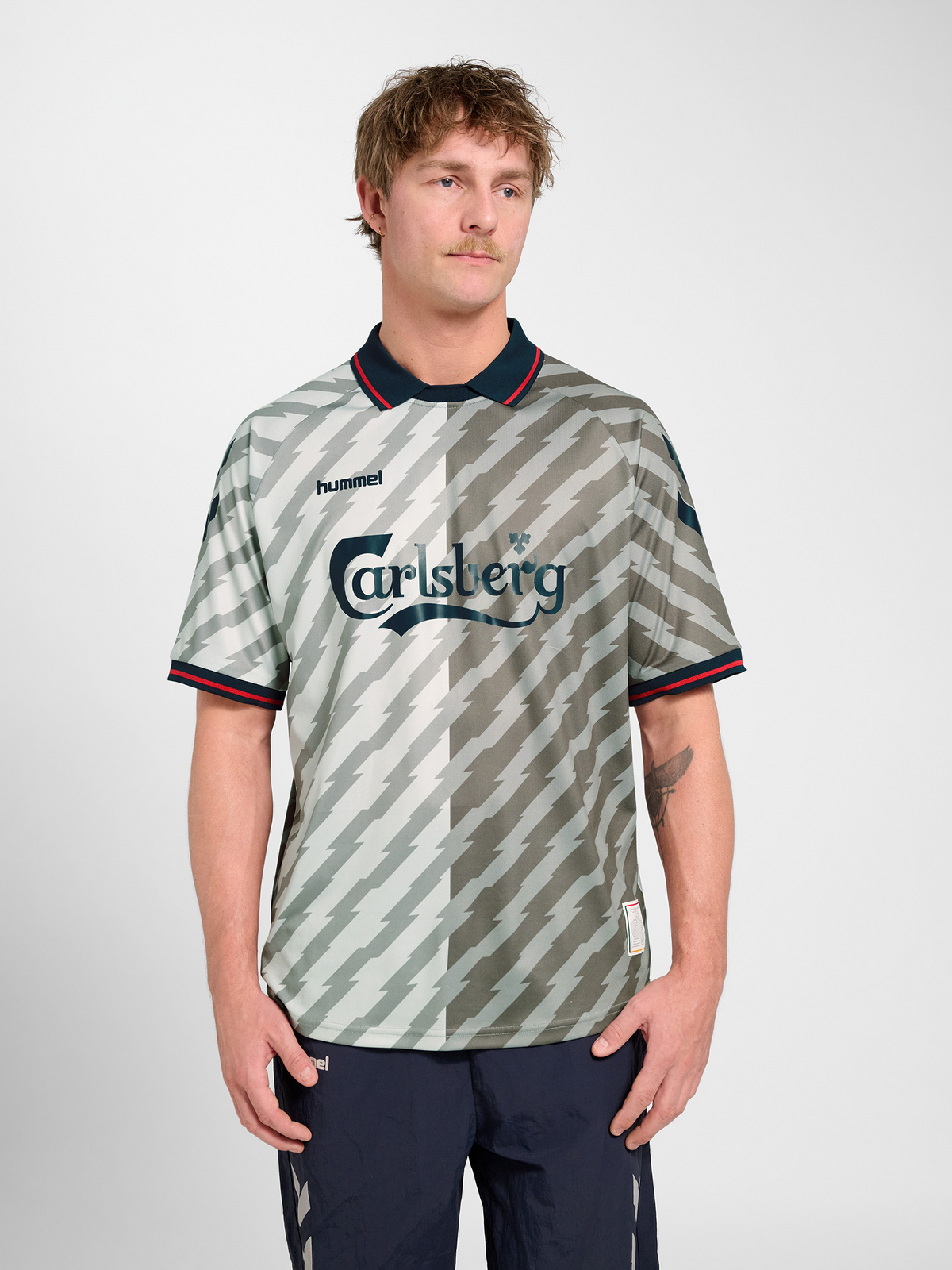 hmlWORLD 26 SOCCER JERSEY