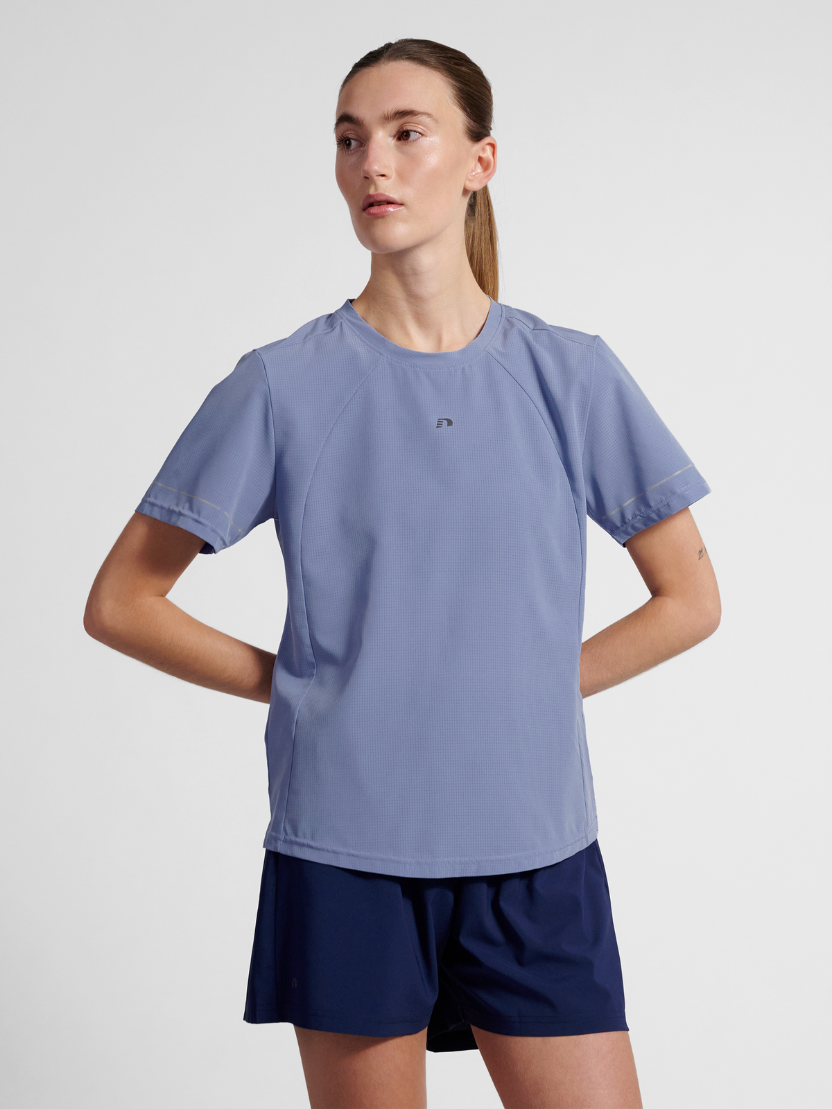 nwlBREATHE W T-SHIRT