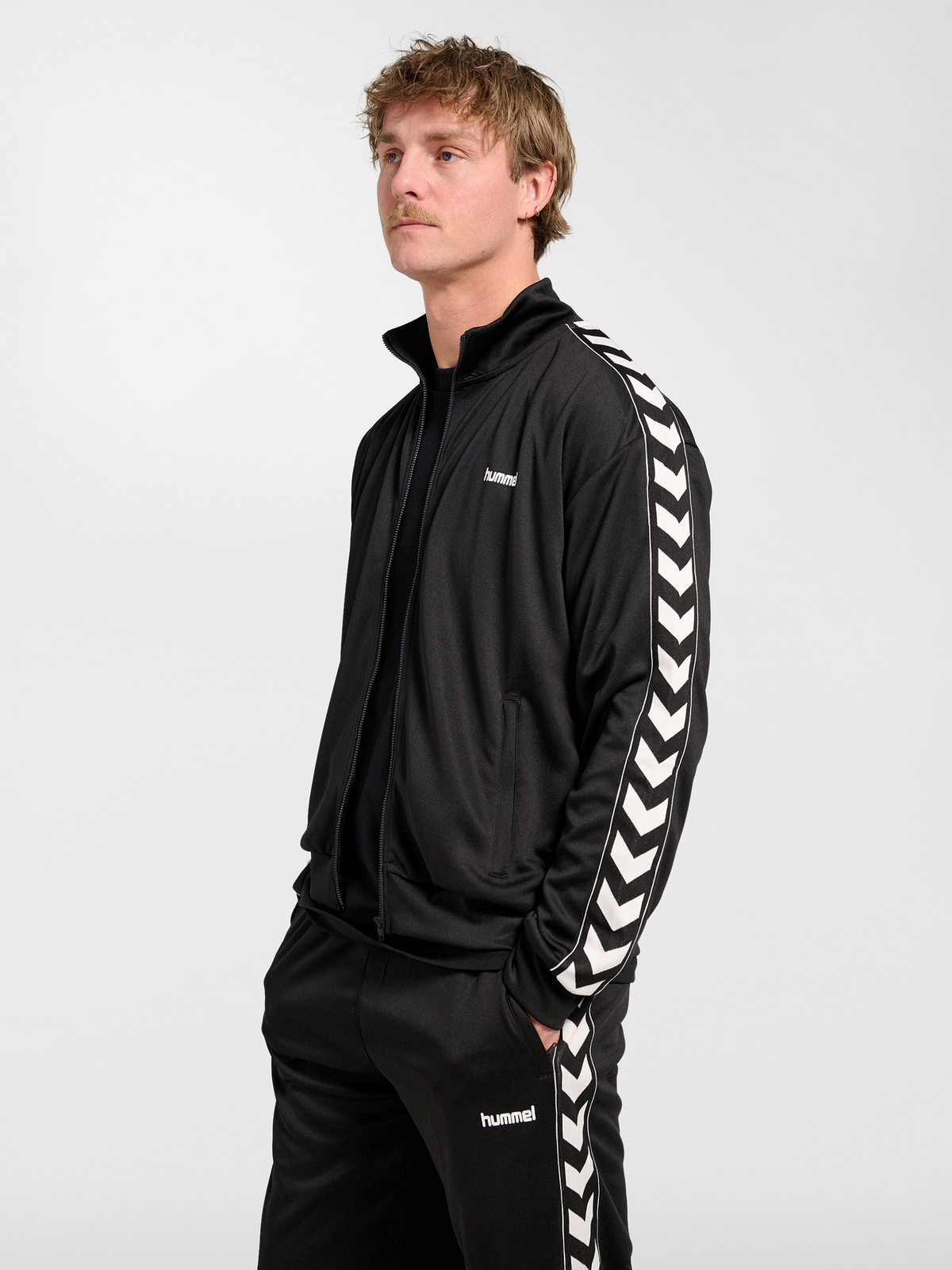 hmlCLUB CHEVRON TRACK TOP