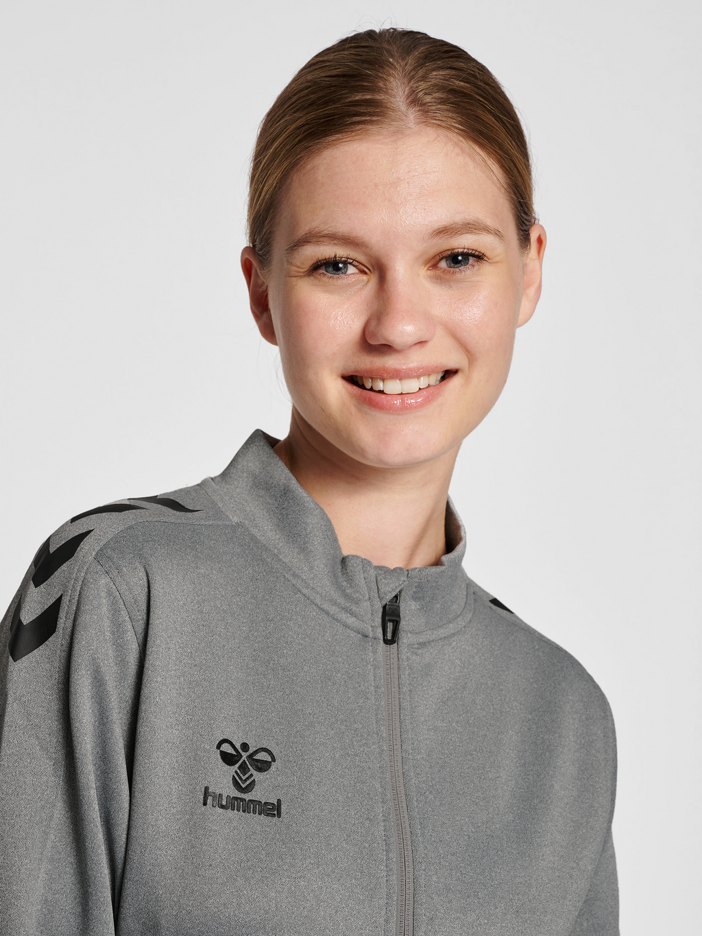hmlCORE XK POLY ZIP SWEAT WOMAN