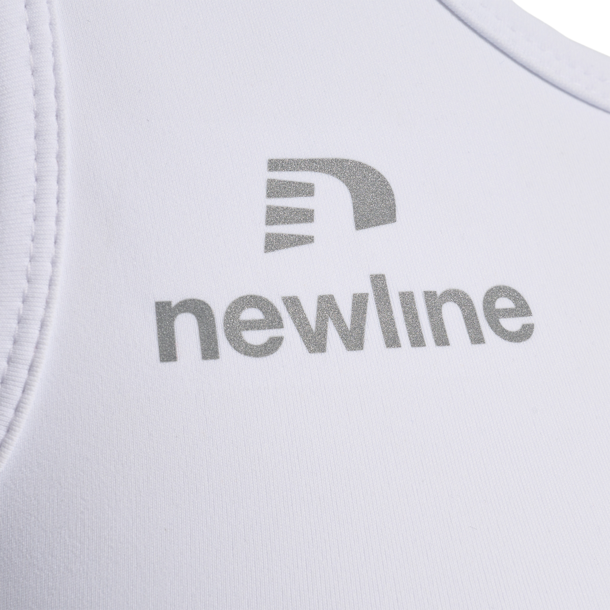 WOMEN'S ATHLETIC TOP