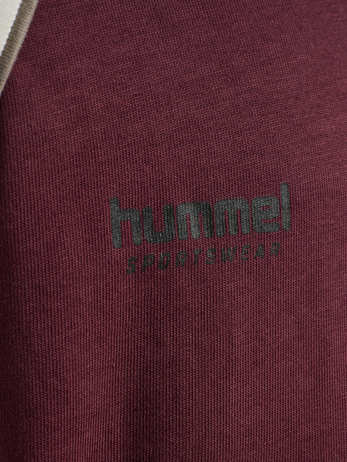 hmlJR REG V-NECK BEES T-SHIRT S/S